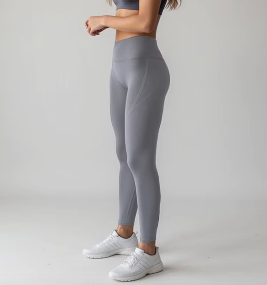 Legging Léa gris – vue de profil, taille haute et coupe seconde peau