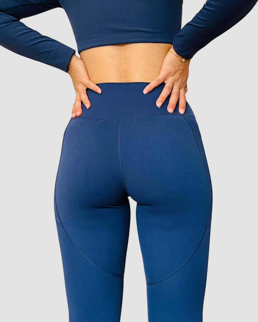Leïla – legging seconde peau avec poches OraFit, coloris bleu marine vue de dos