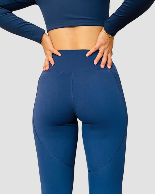 Leïla – legging seconde peau avec poches OraFit, coloris bleu marine vue de dos