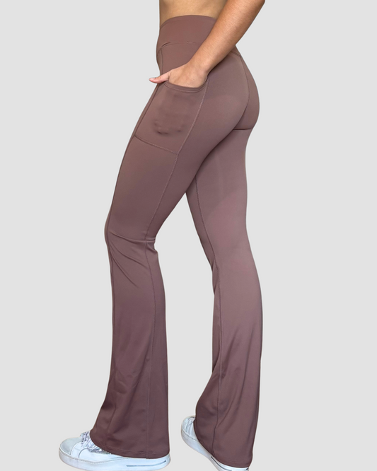 Selena – legging évasé avec poches OraFit, coloris marron vue de face