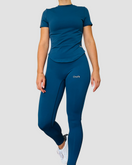 Cléo – ensemble legging et T-shirt seconde peau OraFit, coloris bleu vue de face [partagée avec Cléo - Legging et Cléo - T-shirt]