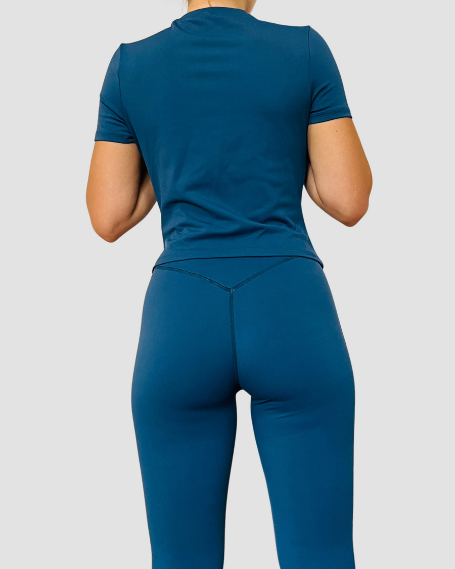 Cléo – ensemble legging et T-shirt seconde peau OraFit, coloris bleu vue de dos [partagée avec Cléo - Legging et Cléo - T-shirt]