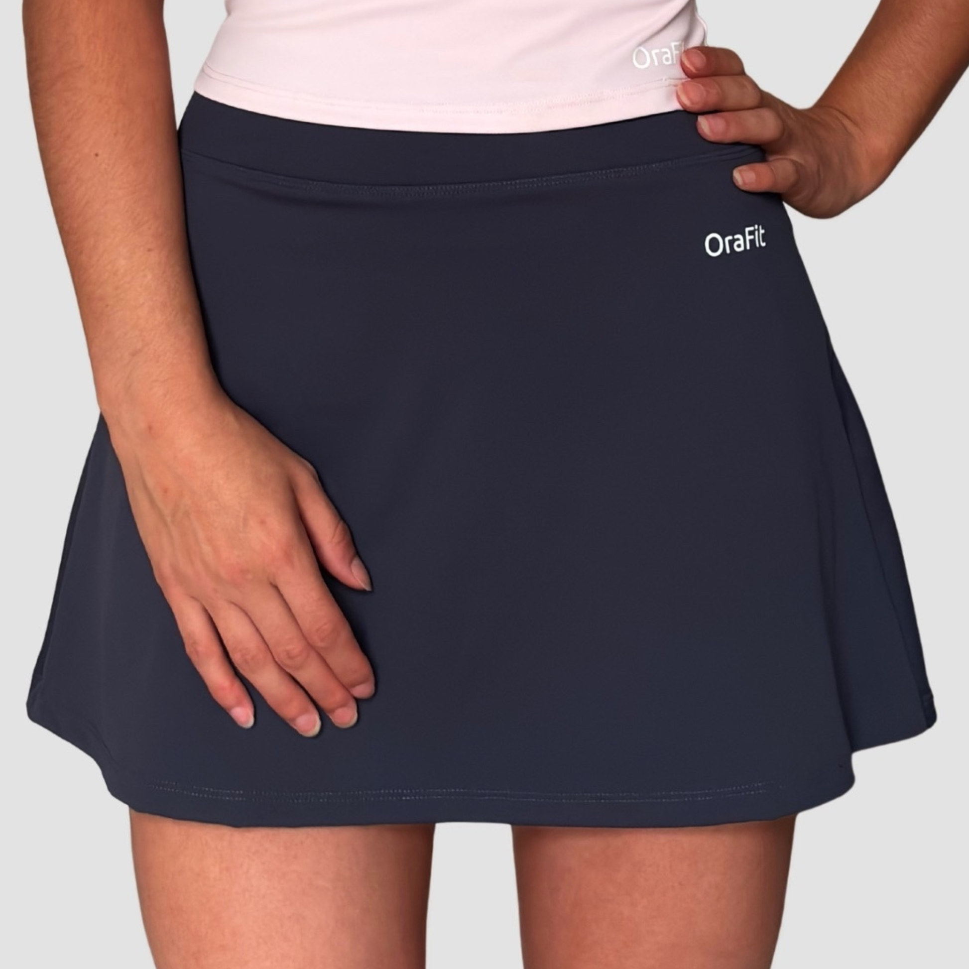 Serena – jupe-short plissée avec poche OraFit, détail tissu