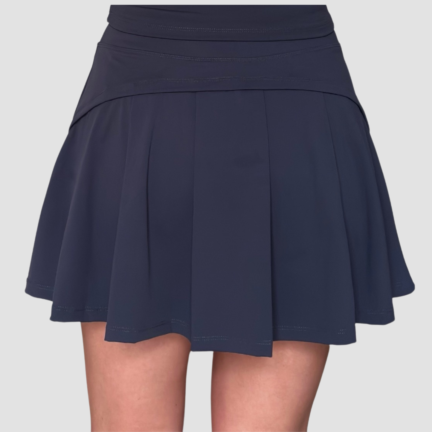 Serena – jupe-short plissée avec poche OraFit, vue portée