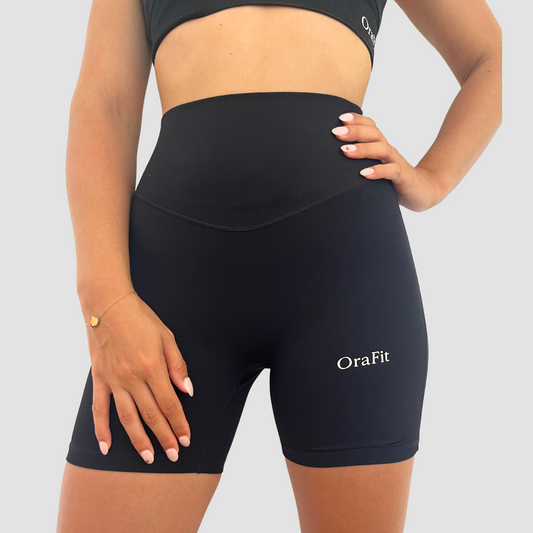 Short seconde peau mi-cuisse noir ceinture large