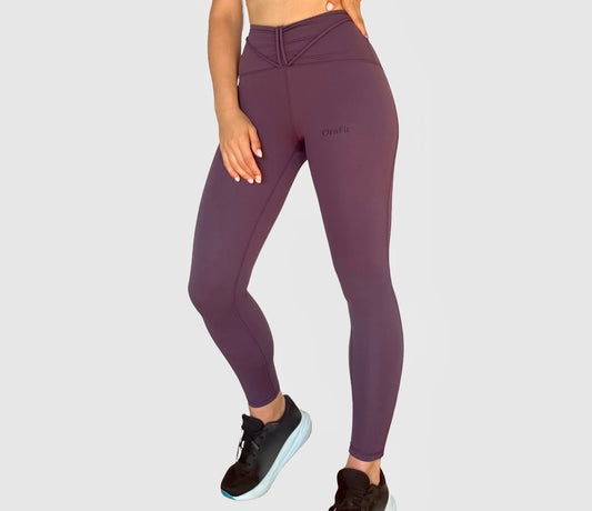 Legging Beverly pourpre portée par une femme - vue de face