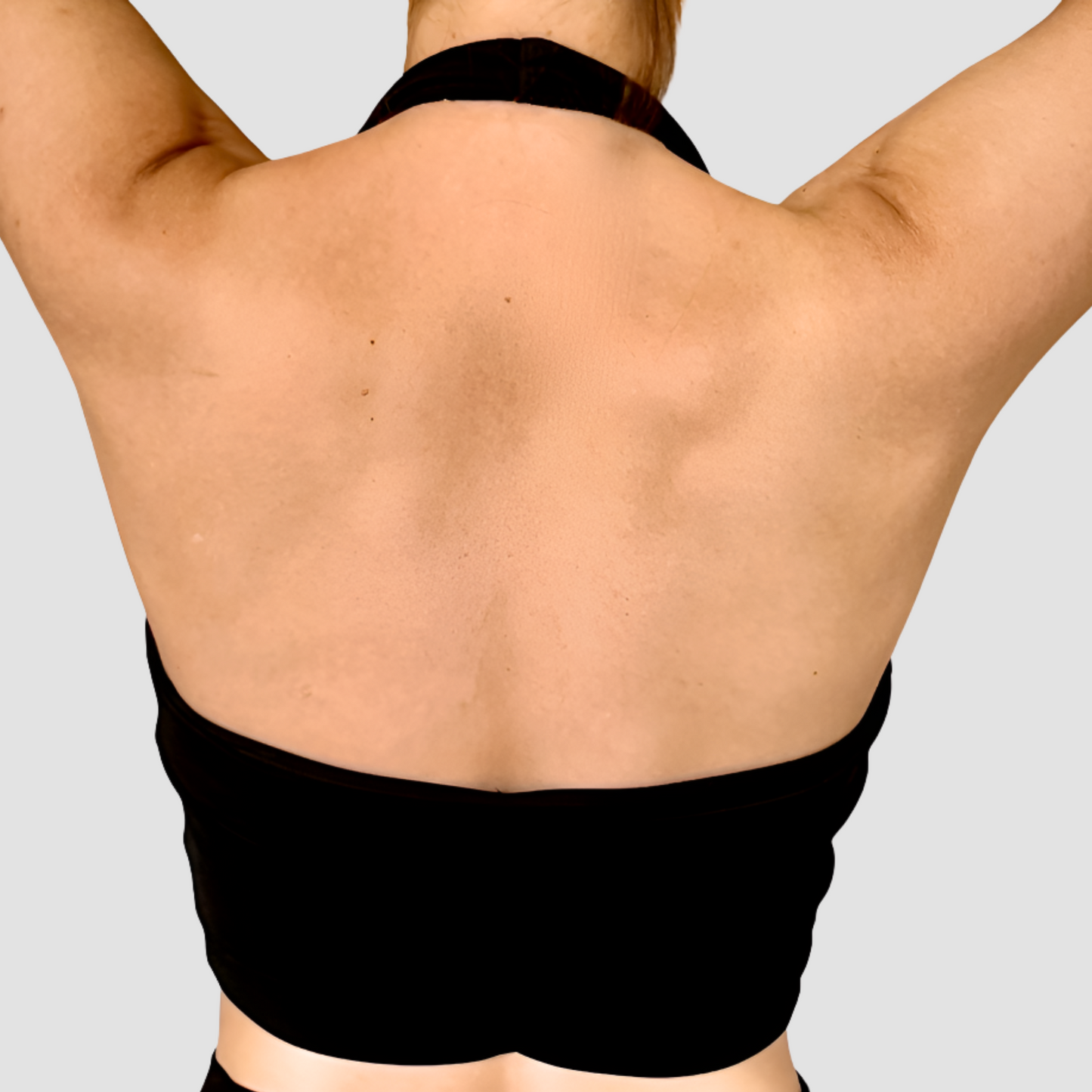 Brassière mi-longue noir dos nu et fronces vue de dos