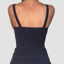 Serena – débardeur décolleté carré OraFit, détail tissu
