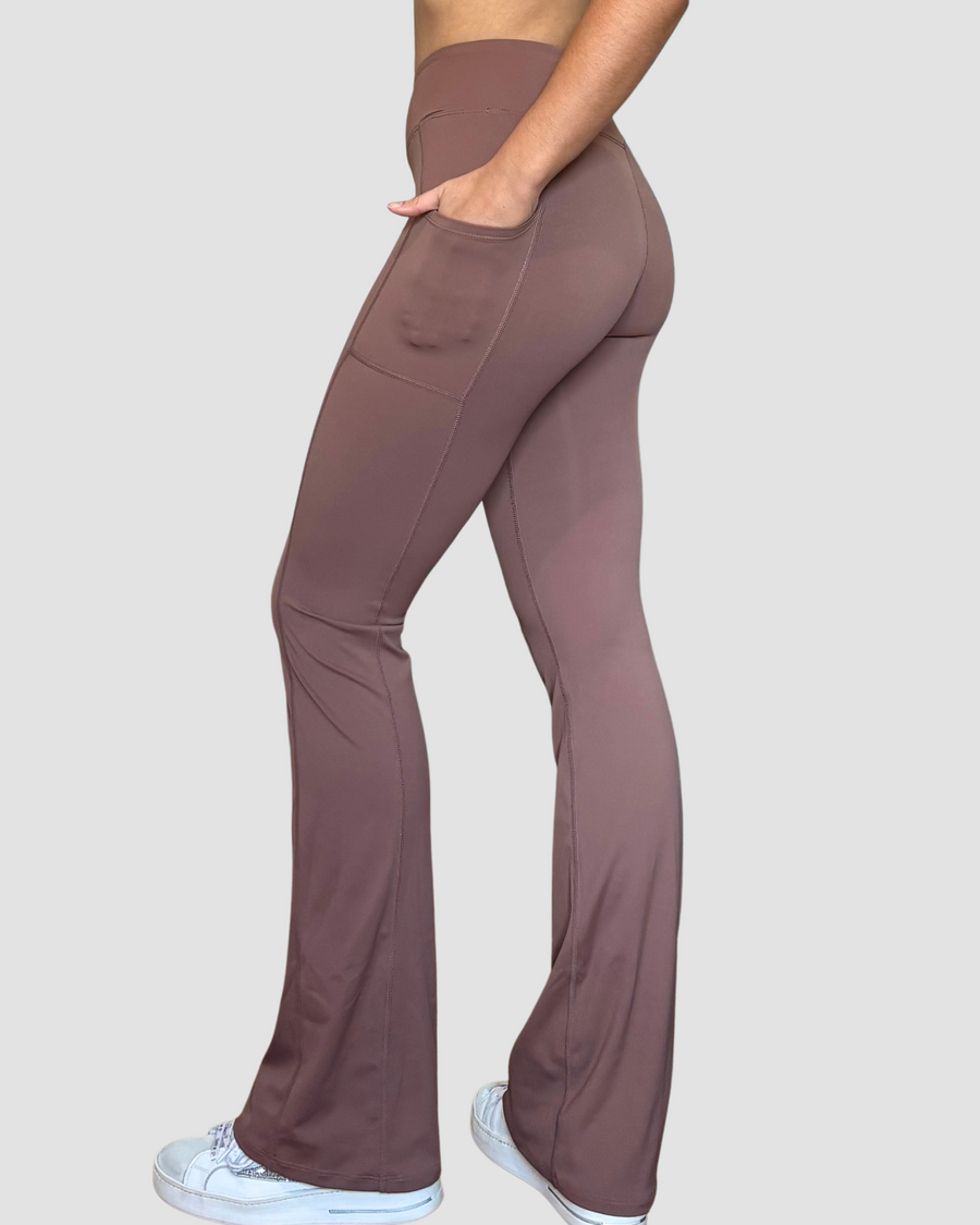 Selena – legging évasé avec poches OraFit, coloris marron vue de face