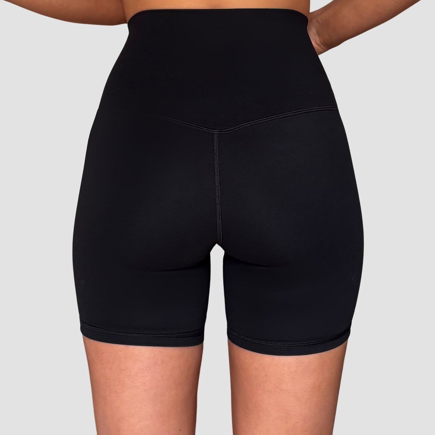 Cassie – short gainant taille haute OraFit, vue portée