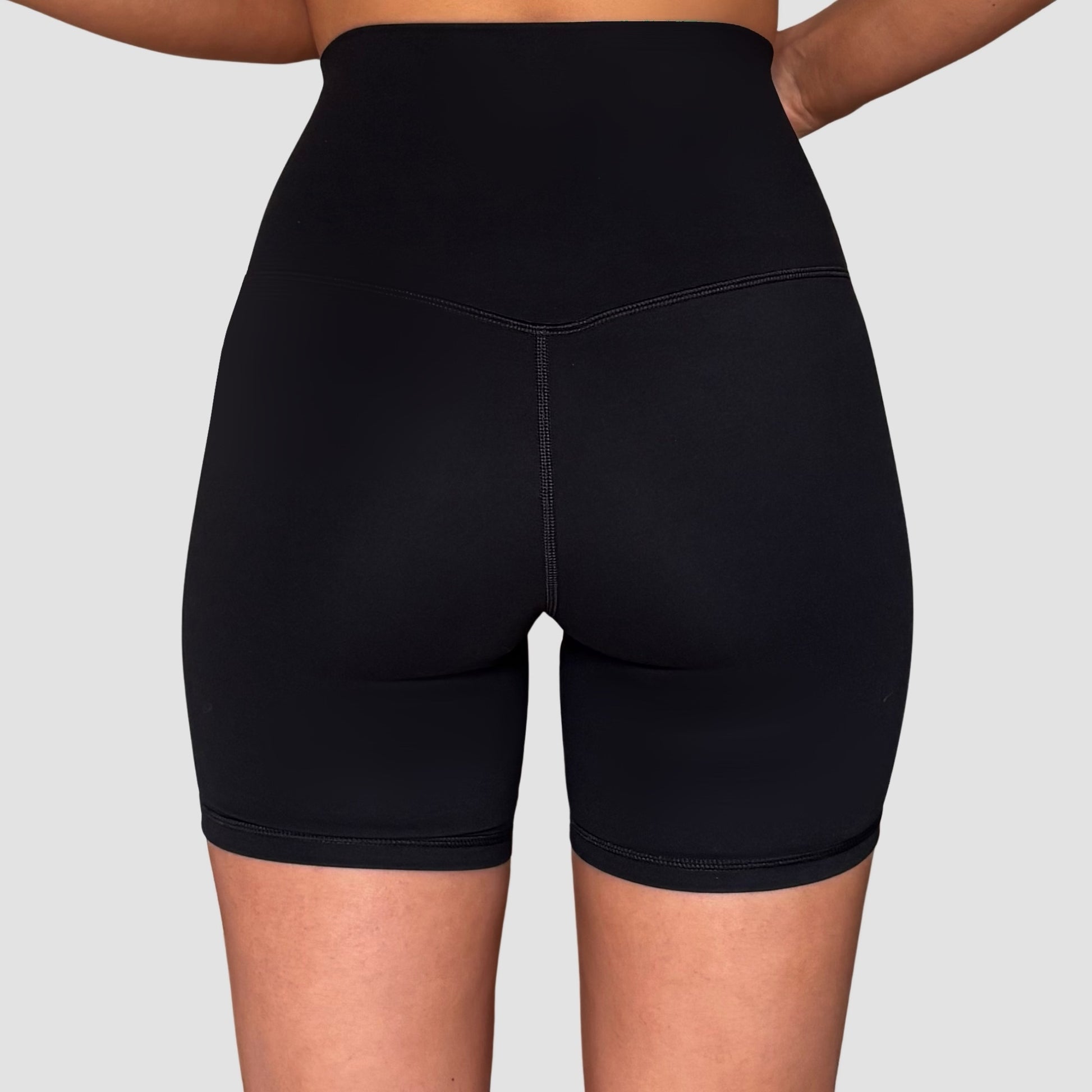 Cassie – short gainant taille haute OraFit, vue portée