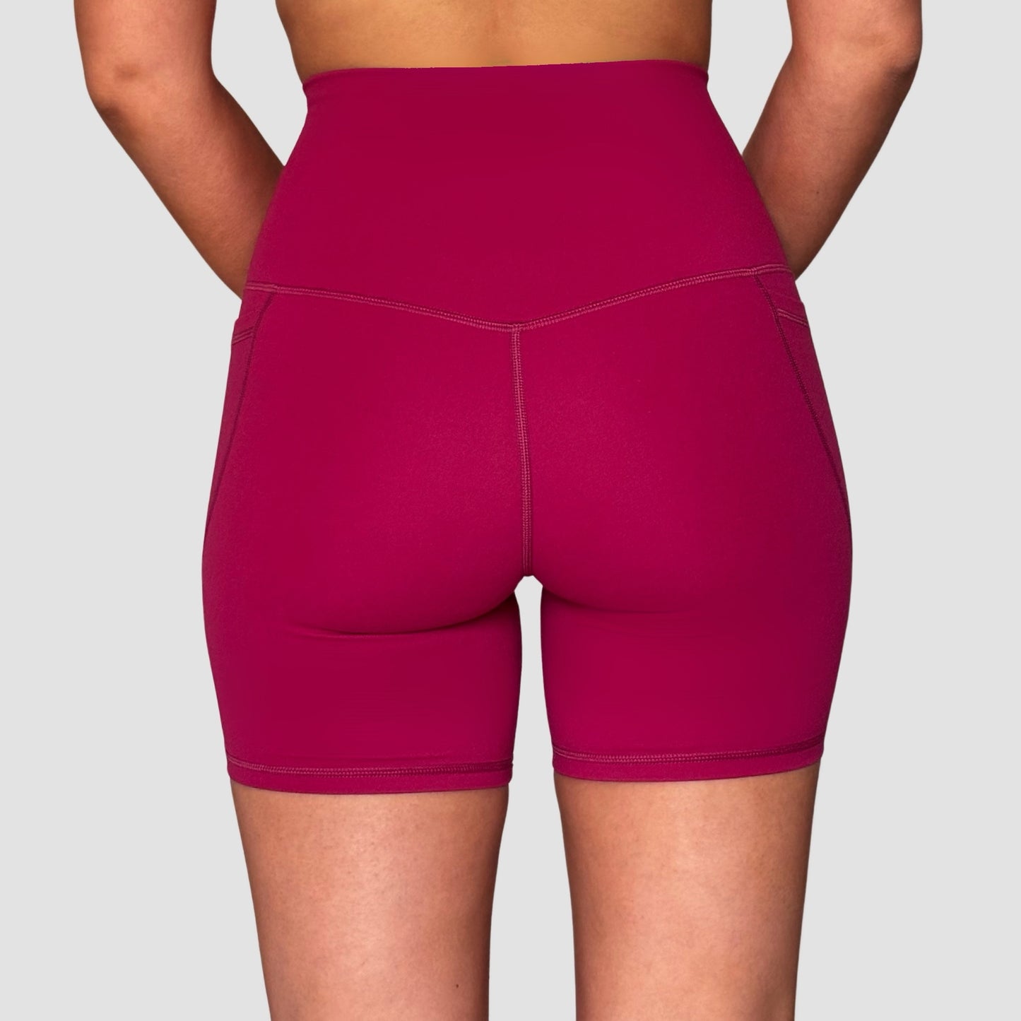 Jade – short taille haute avec poches OraFit, détail ceinture
