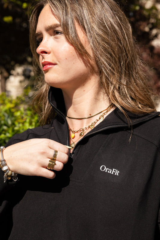 Sweat Kara oversize zippé noir – vue en situation