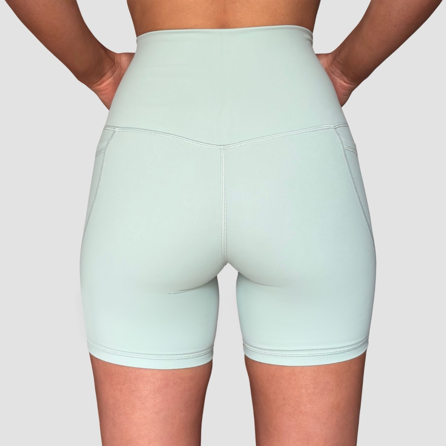 Jade – short taille haute avec poches OraFit, vue de dos